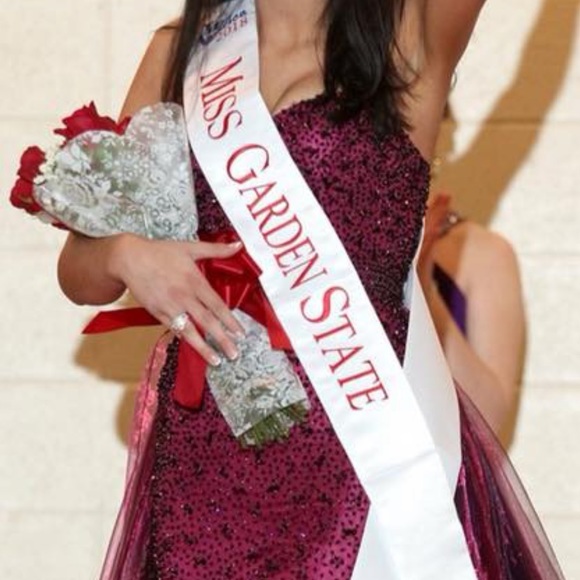 Sherri hill gown - Picture 3 of 8